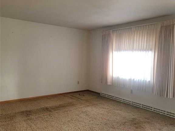 3rd image of 206 James St