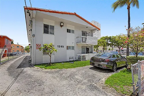 1245 SW 5th St #2 Photo 1
