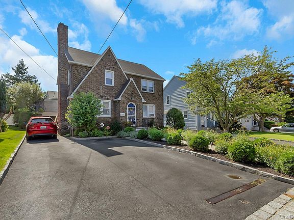 2nd image of 64 Lyons Rd