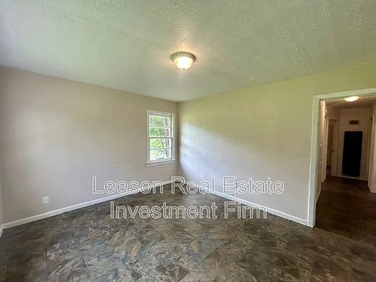 307 W 71st St — Photo 3