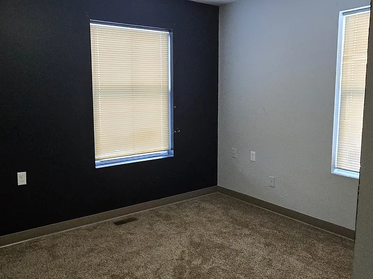 260 Frenn Ave — Photo 8