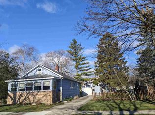 610 Burns St, Essexville, MI