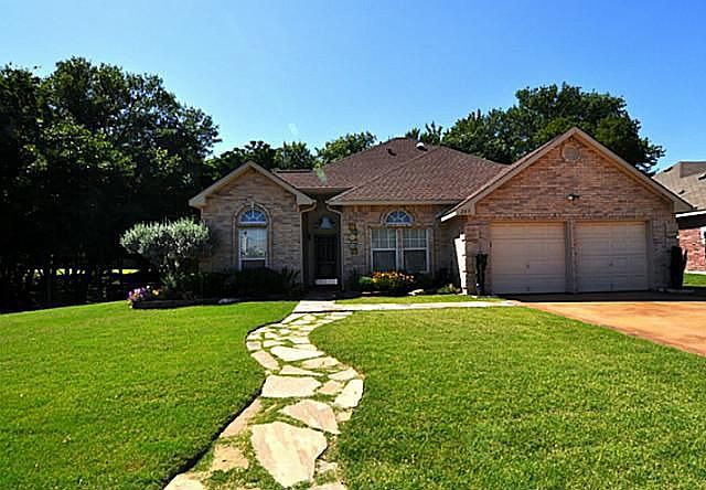 1st image of 209 Mulberry Ln