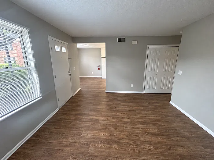 2 bed, 1.0 bath, 800 sqft, $1,055 — Photo 3