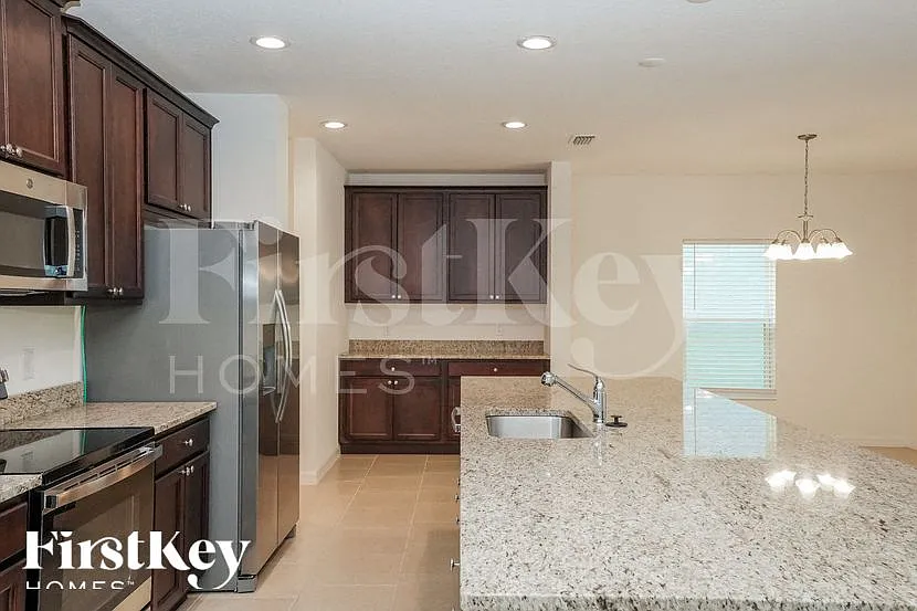 4 bed, 2.5 bath, 2536 sqft, $3,135 — Photo 4