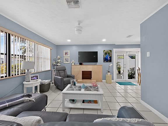 5th image of 5826 CHURCHILL Court