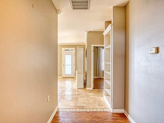 3rd image of 1036 Edinburgh Dr