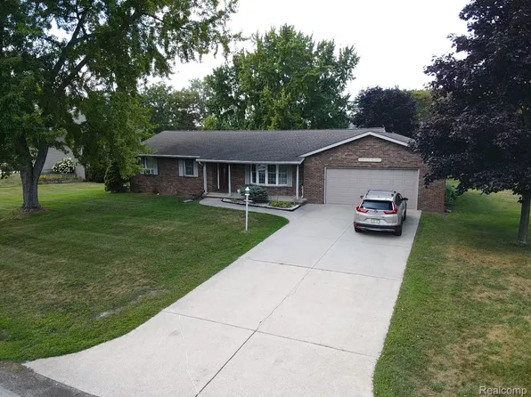 1150 Watson St, Fort Gratiot, MI 48059