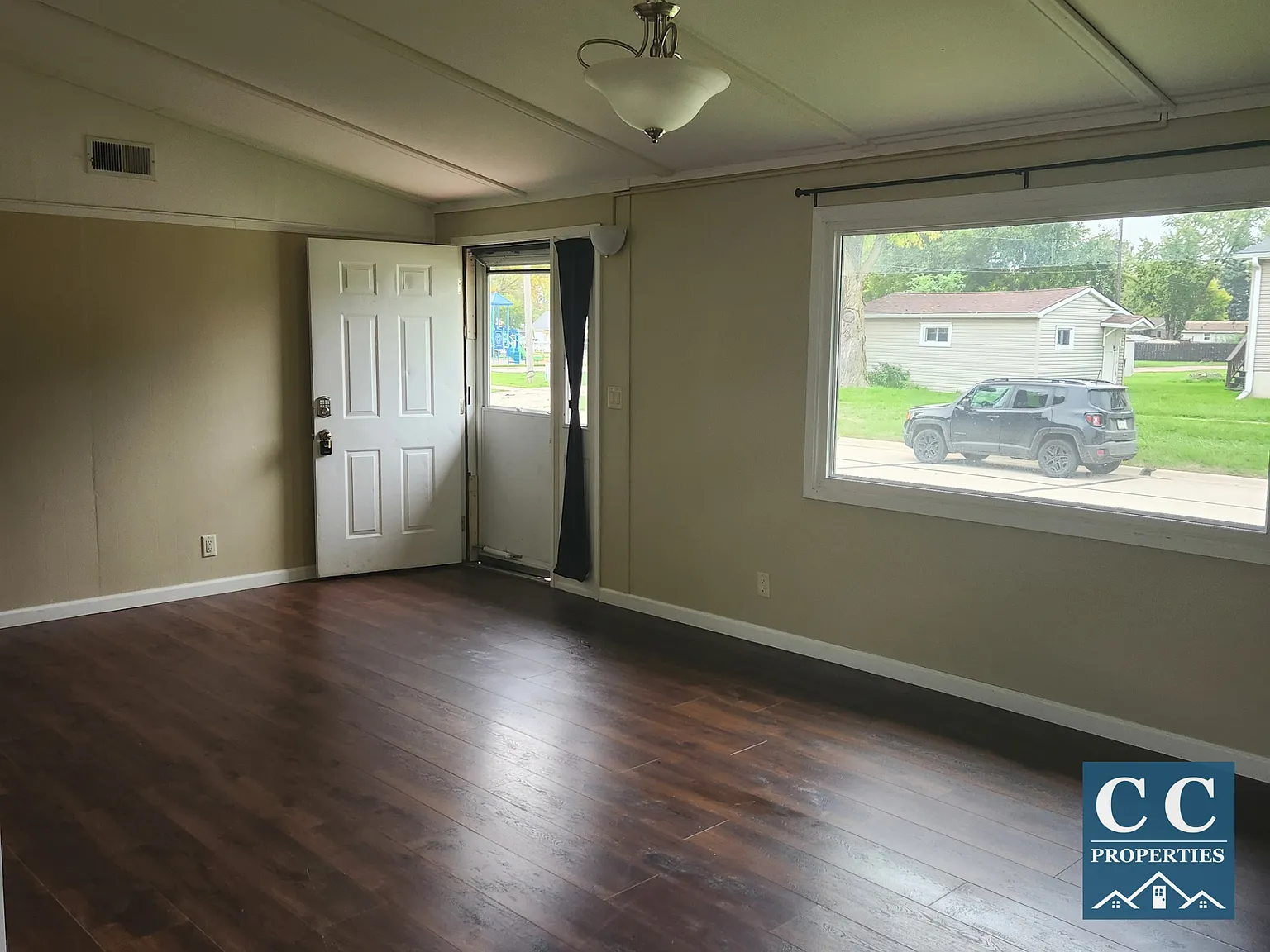 3 bed, $1,500 — Photo 3
