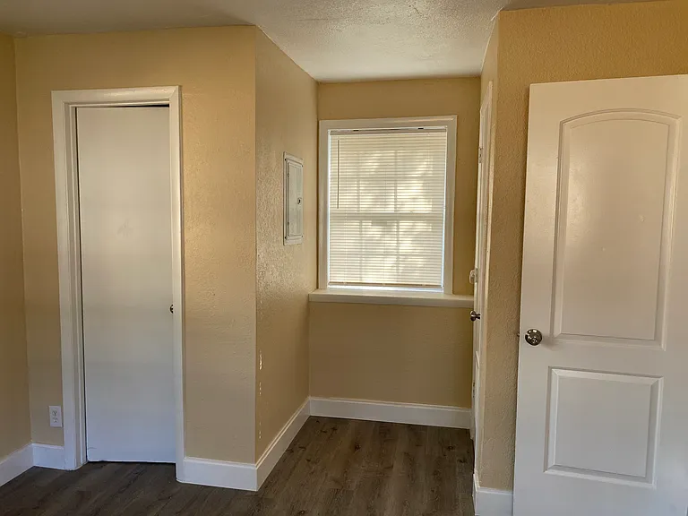 3209 Corby St — Photo 11