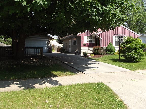 5th image of 2131 S Pine St