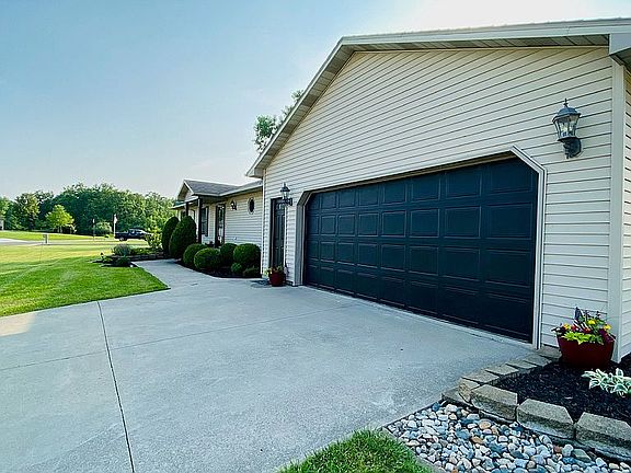 3rd image of 5122 Lake Shore Dr