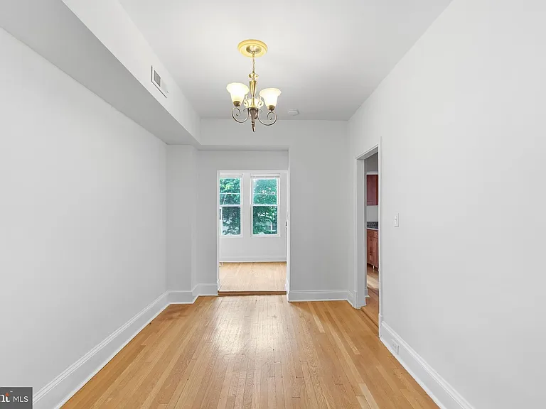 440 Delafield Pl NW — Photo 9