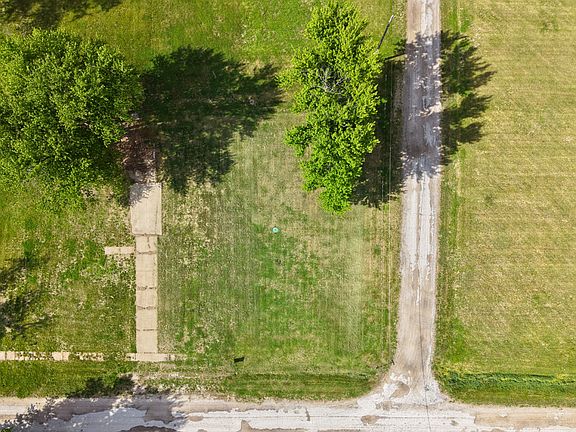 2nd image of 905 Mills Ave