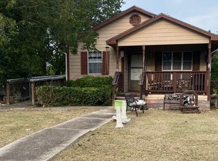 611 Maple St, Taylor, TX 76574