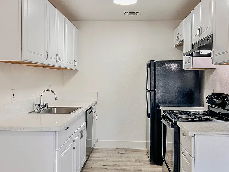 Northwood Apartments — Photo 6