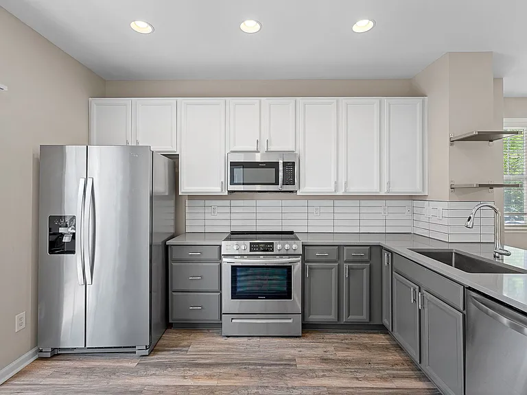 2632 Weddington Ave — Photo 5