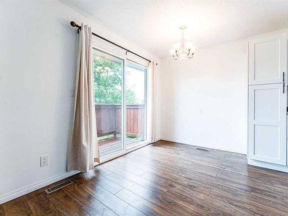 5th image of 2906 S Doverville Cres SE