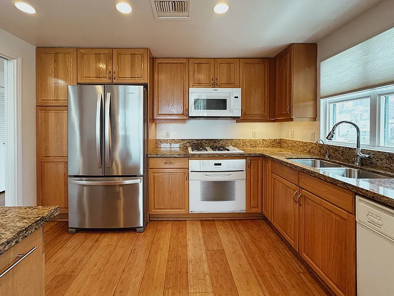 555 Front St #602 — Photo 10