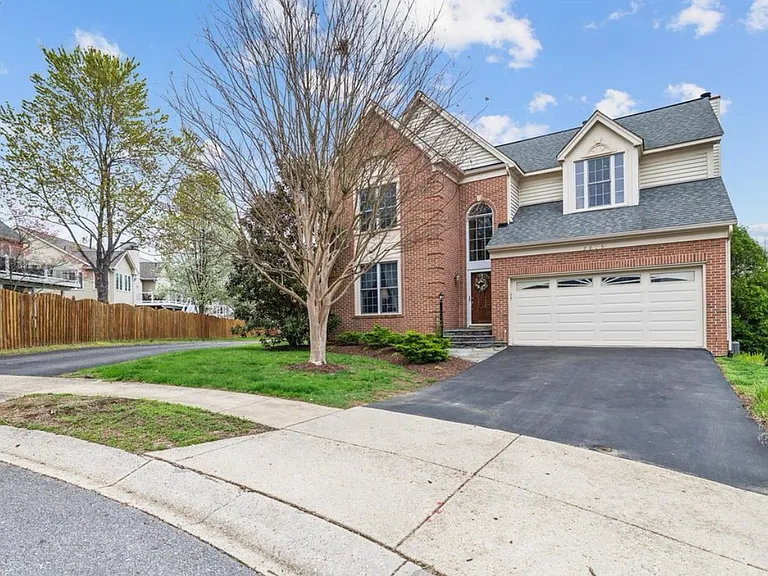 2805 Erics Ct — Photo 2
