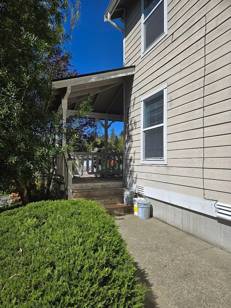 3 Bedroom Duplex in Convenient Kingston Location! — Photo 2