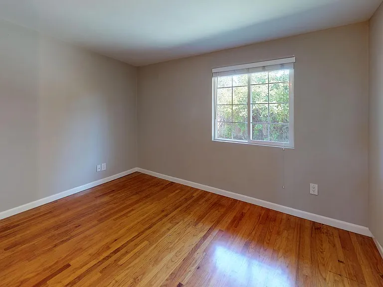 710 Telford Ave — Photo 15