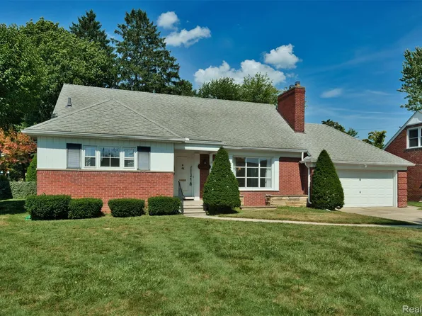 826 Shoreham Rd, Grosse Pointe Woods, MI 48236