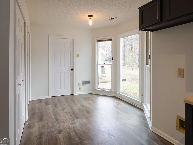 112 Glendale Dr — Photo 35
