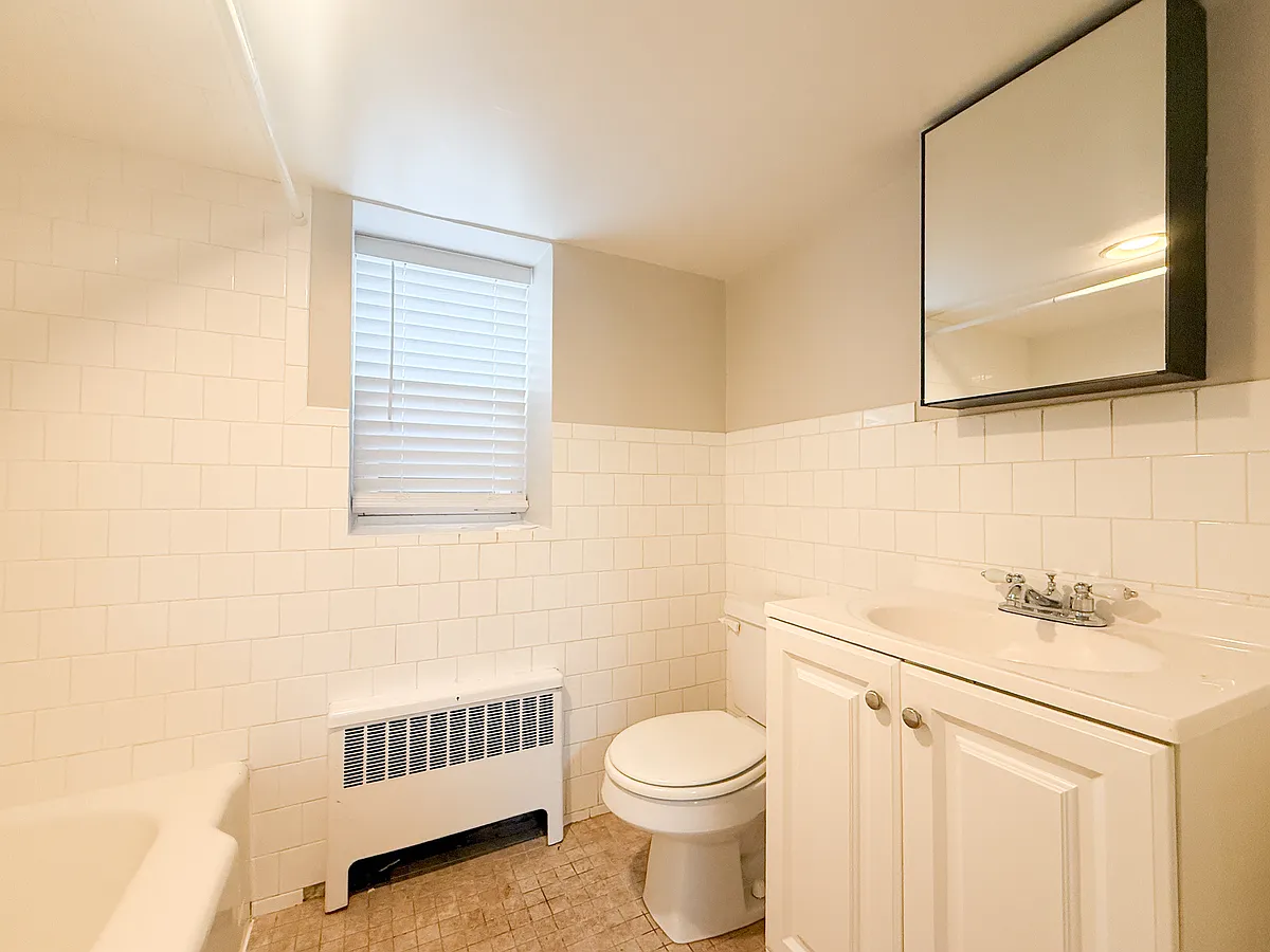 Building Photo - 36 Saint Marks Rd #5