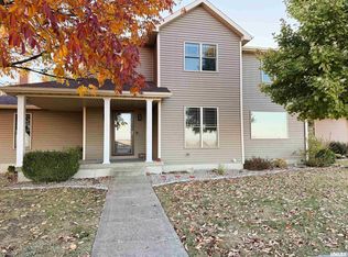 537 Richmond Dr, Chatham, IL 62629