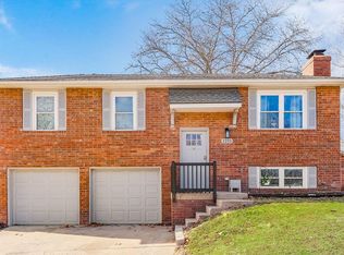 1215 NW Kingston Dr, Blue Springs, MO 64015