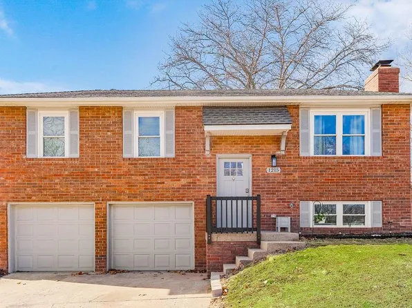1215 NW Kingston Dr, Blue Springs, MO 64015