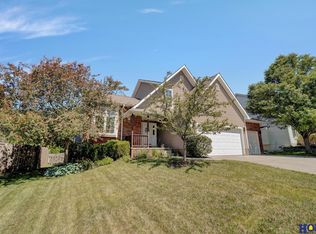 9416 Oakville Rd, Lincoln, NE 68526