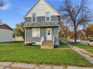 1502 Dyke Ave, Grand Forks, ND 58203