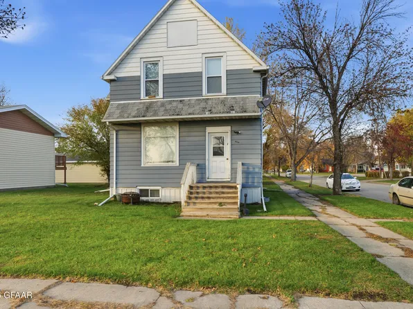 1502 Dyke Ave, Grand Forks, ND 58203