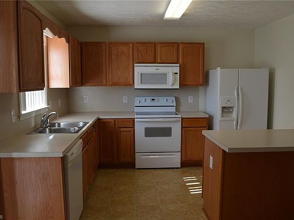 3rd image of 270 Westbridge Pl