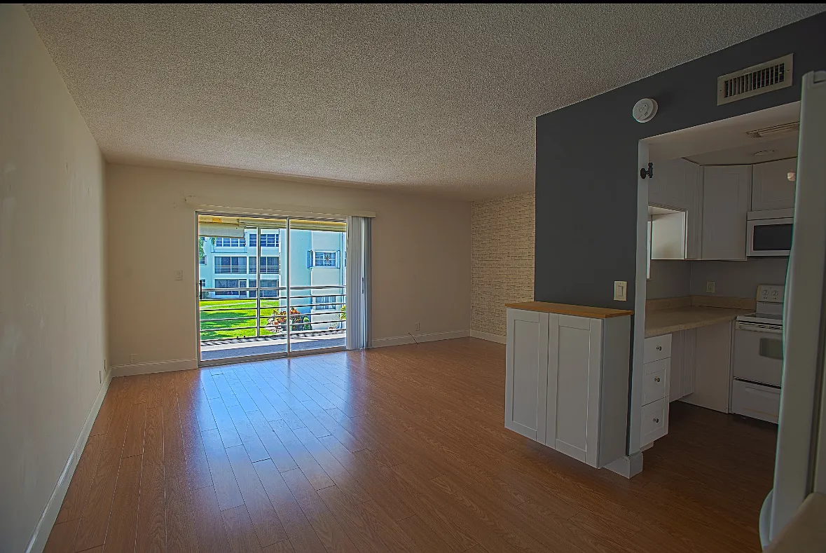 1 bed, 1.5 bath, 840 sqft, $1,700 — Photo 1