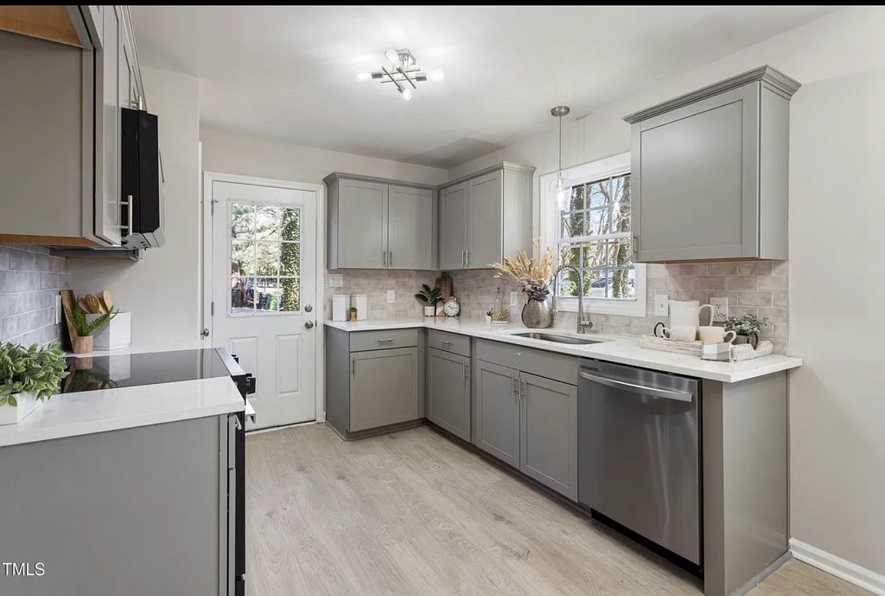 3 bed, 1.5 bath, 1620 sqft, $2,250 — Photo 3
