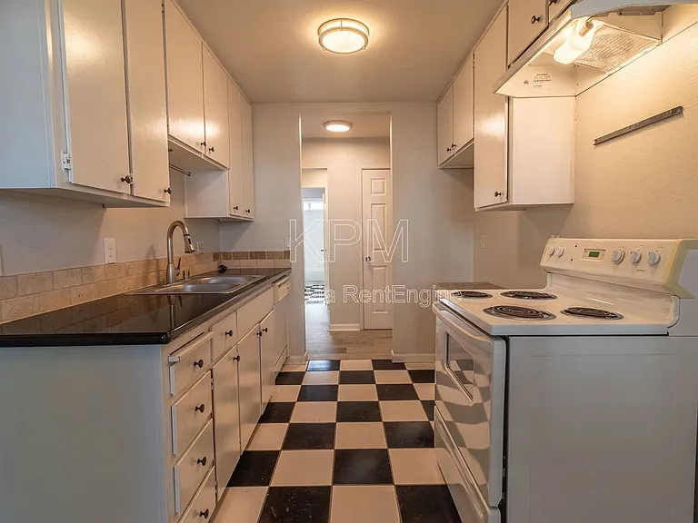445 Almond Dr #80 — Photo 5