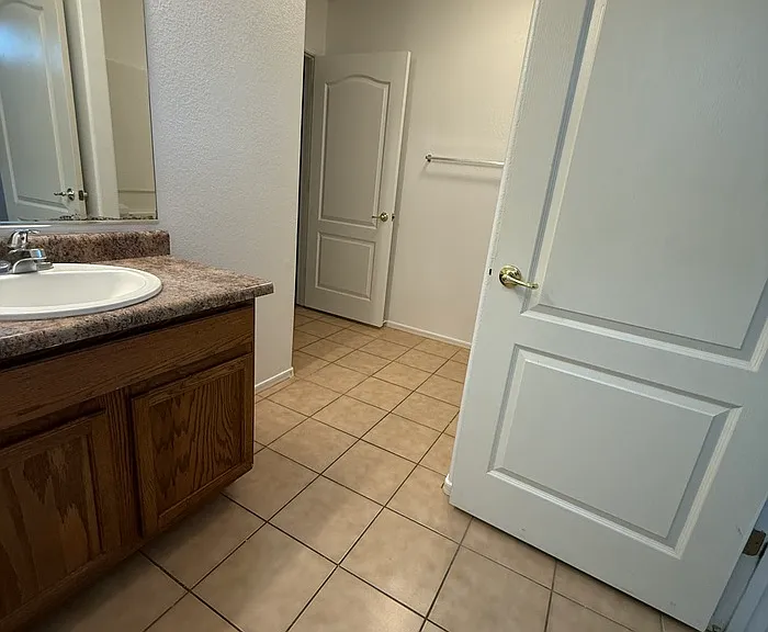 2429 E Calle Joya De Ventura — Photo 12