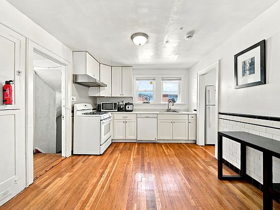 3rd image of 7 Portina Rd