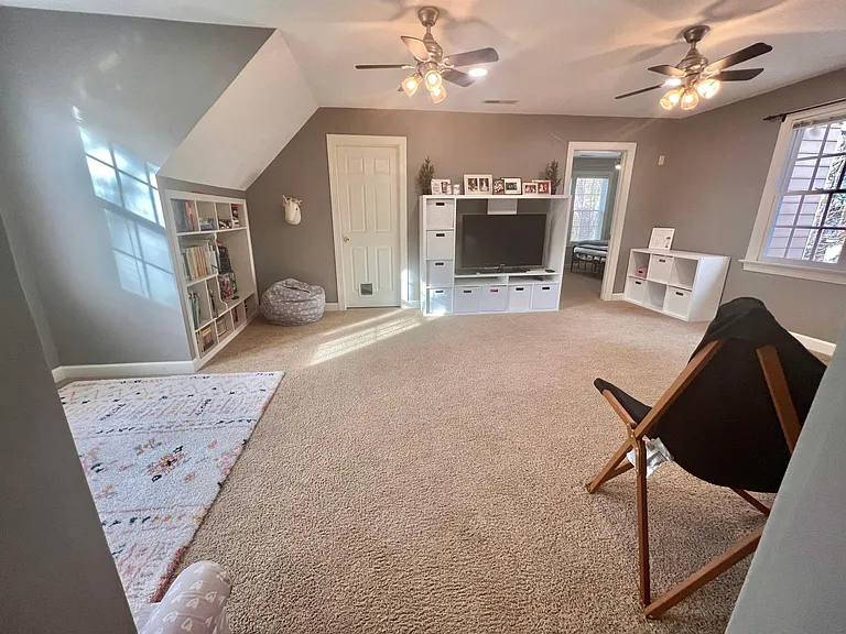 Larger room for Bonus/Entertainment/Gym/Office Optional