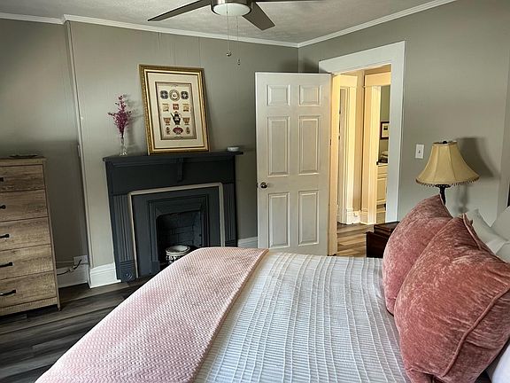 5th image of 106 E Walnut St #2