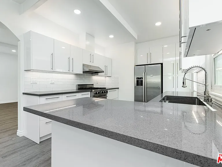 8718 Rosewood Ave — Photo 14