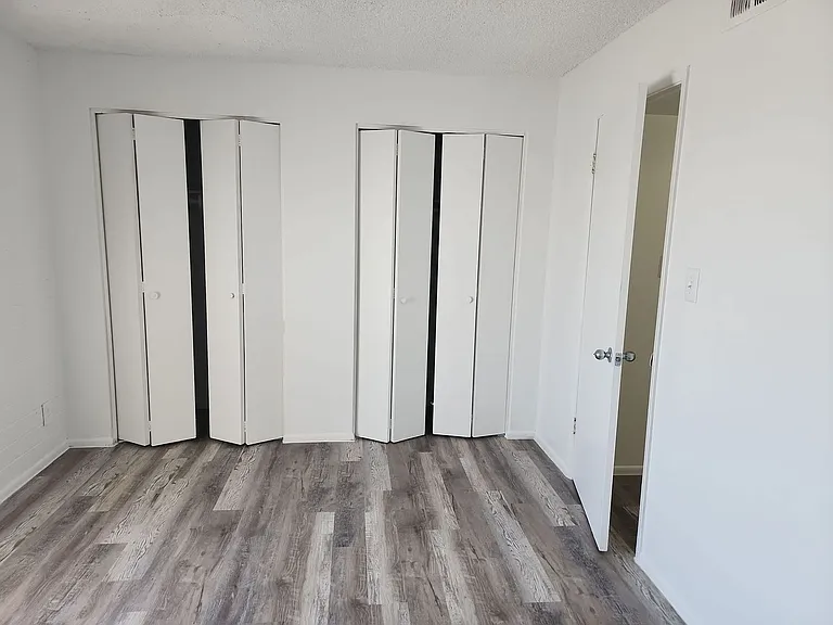 Park West Apartments — Photo 30