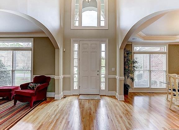 2nd image of 7505 Meadowgate Ln