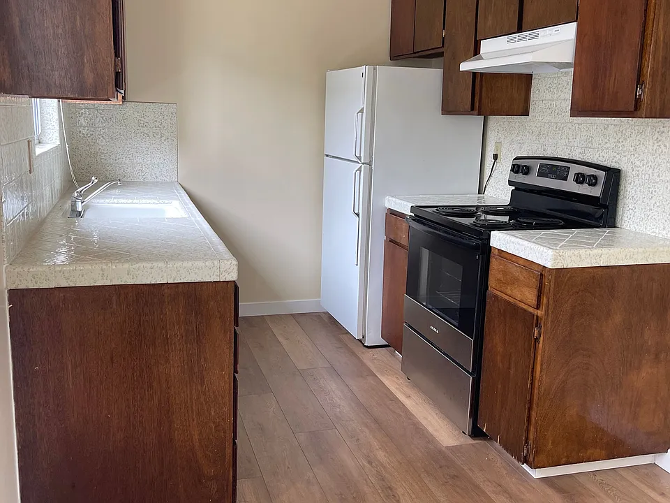 549 Commercial Ave #6