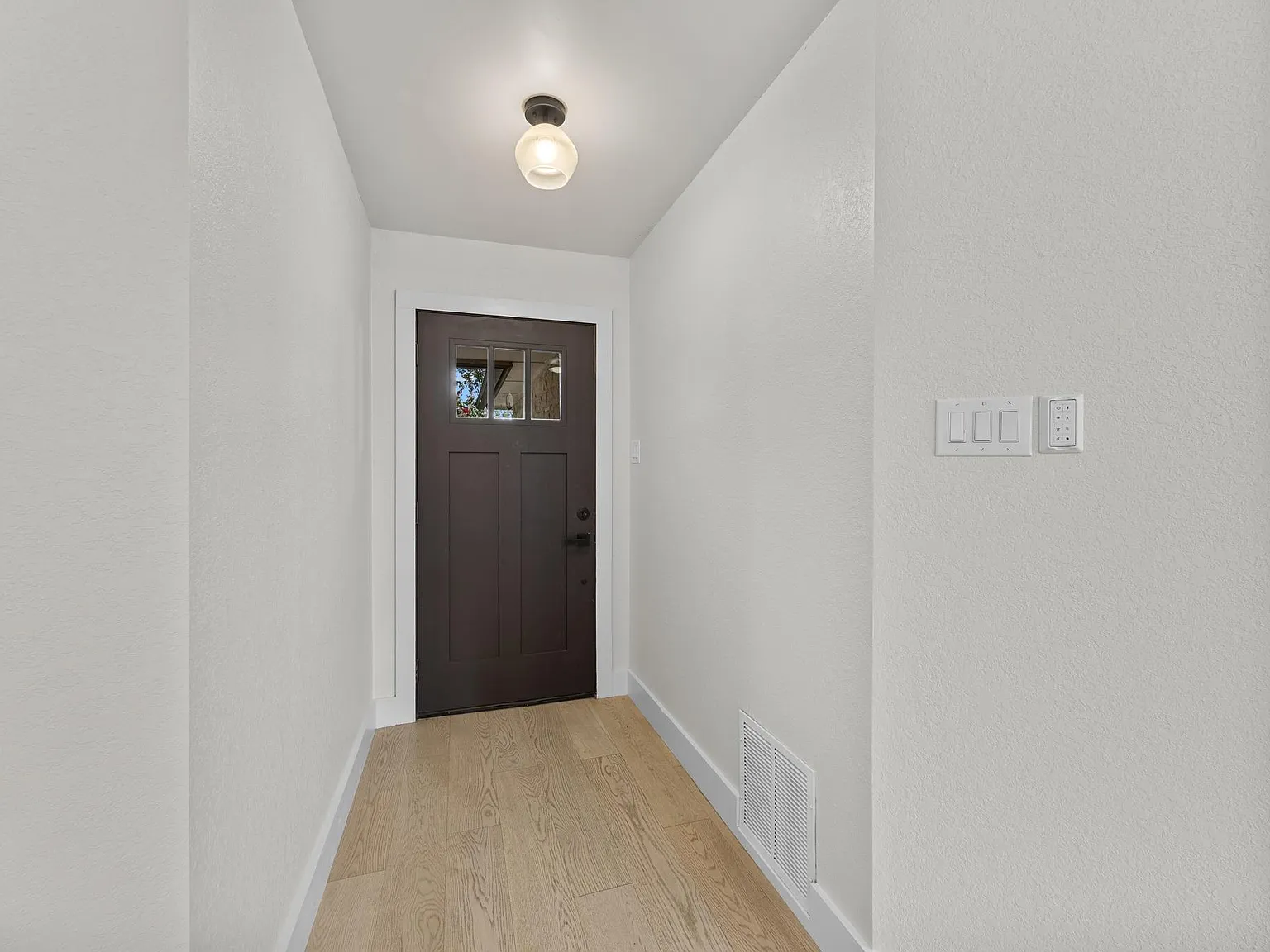 3 bed, 2.0 bath, 1441 sqft, $2,950 — Photo 4