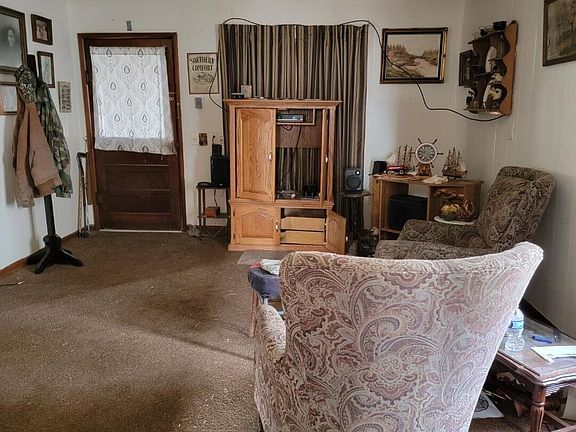 5th image of 1401 E Broadway Street