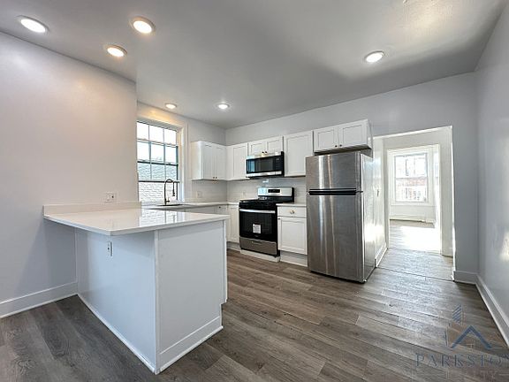 4th image of 42 Thorne St #3R